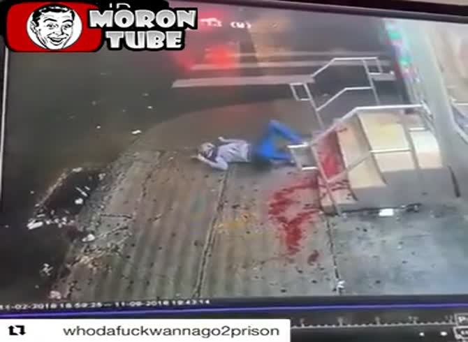 Video :Philadelphia - a lady is shot dead in the street during a fight